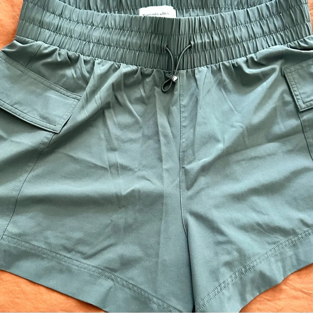 Abercrombie Green Traveler Shorts - Picture 3 of 6